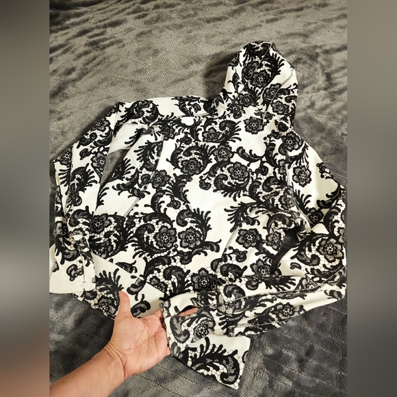 Lululemon Scuba Hoodie - StretchLaceoflage Polar Cream Black. Sz 8 - Picture 9 of 9